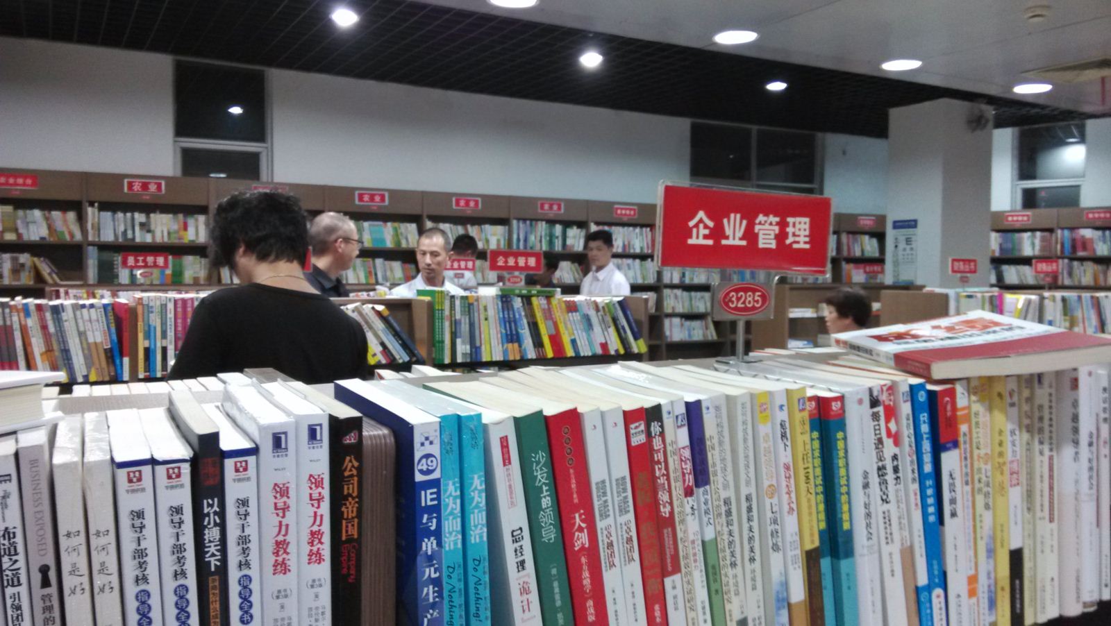 定制帽子廠小編：如何讀書？