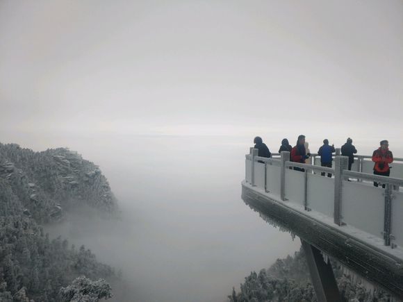 戴好帽子賞雪景廬山